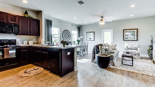 Foto del edificio - 5829 Bay Pl