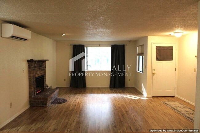 Foto del edificio - 3 bedroom 1.75 bath home on Peacock Hill