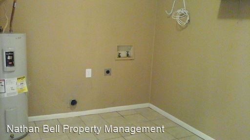 Building Photo - 2300 N Post Oak Ln