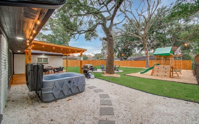 Building Photo - 5539 Edith St