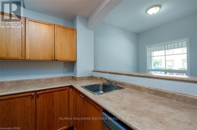 Building Photo - 246-246 Spillsbury Dr