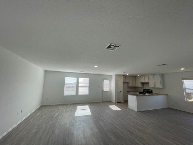 Foto del edificio - Spacious Floorplan- 2 Story Home in The Si...