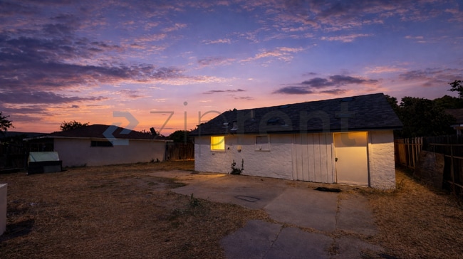 Building Photo - 3634 E Madison Ave