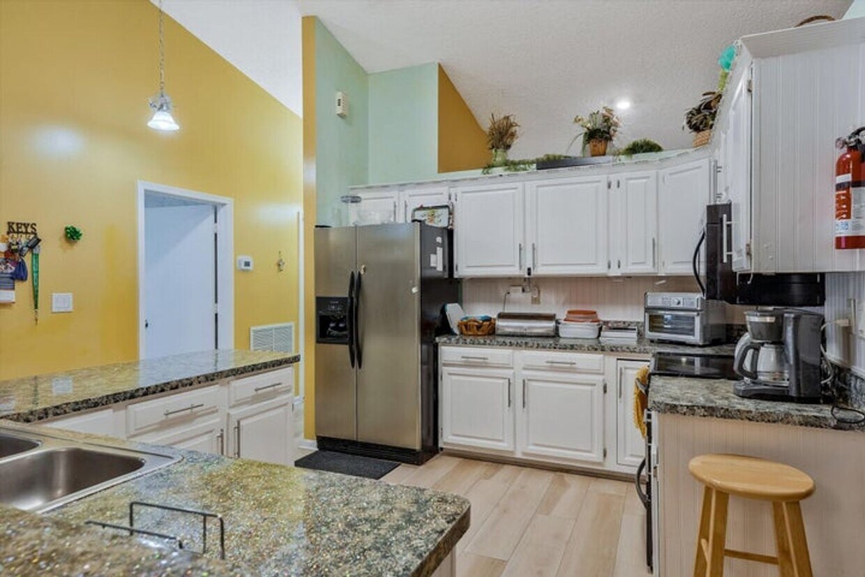 Primary Photo - 13790 Paddock Dr