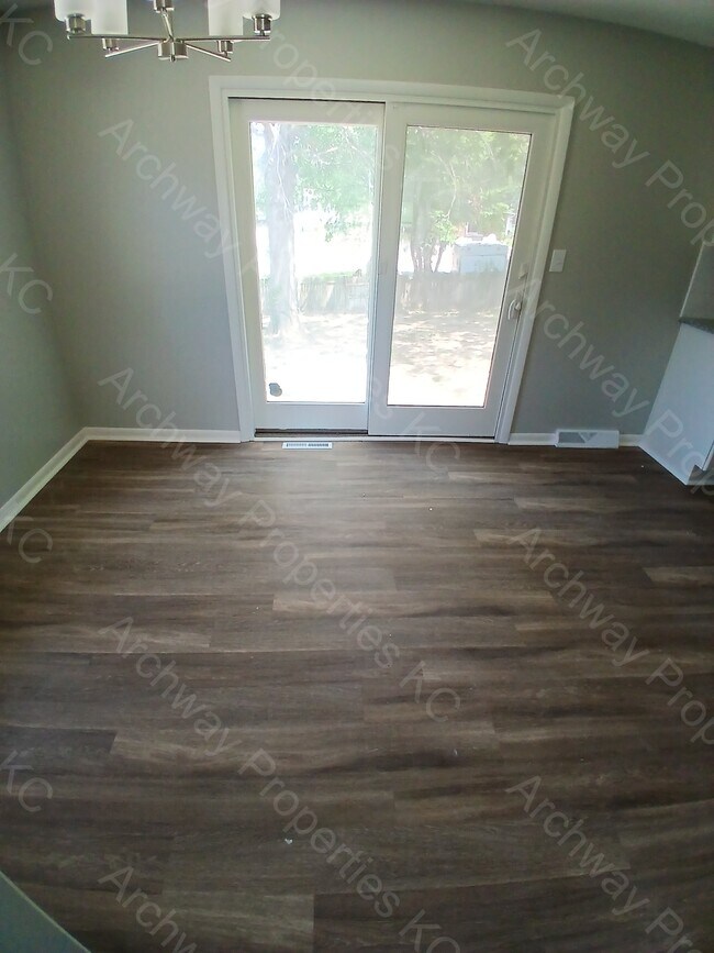 Foto del edificio - 5103 Long Dr
