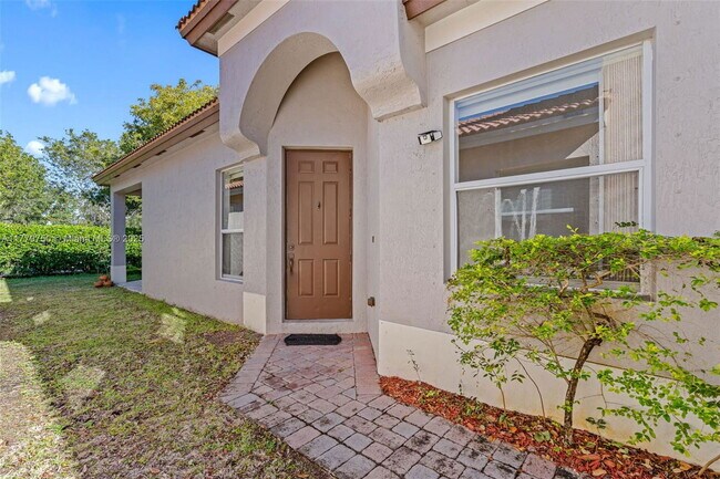 Building Photo - 1270 NE 39th Ave