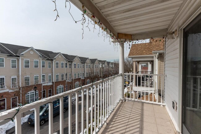 Building Photo - 260 Custer Ave