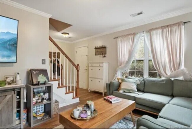 Living room - 204 Burgundy Rd