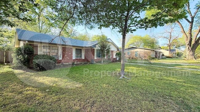 Building Photo - 6218 Brookside Dr