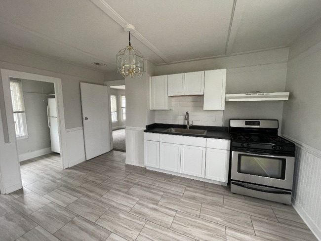 Building Photo - 1112 Erie Ave