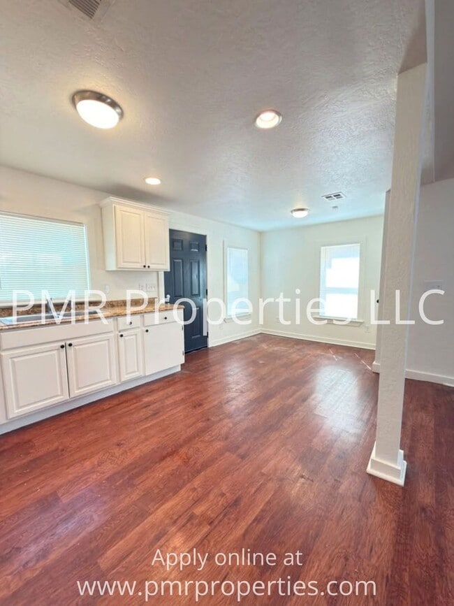Building Photo - 1512 SW 8th St