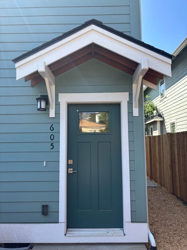 Building Photo - 2 Bed 2.5 Bath New-Construction Duplex