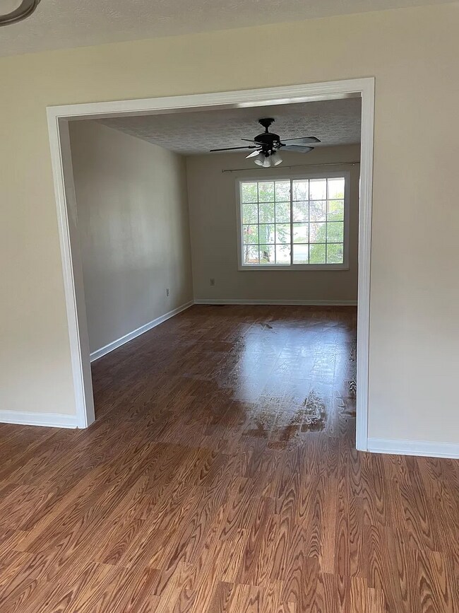 Foto del edificio - 1216 W Broadway Ave