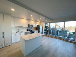 Building Photo - 157 Pearl