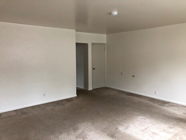 Foto del edificio - Charming Corner Lot Home with Big Yard! Pe...