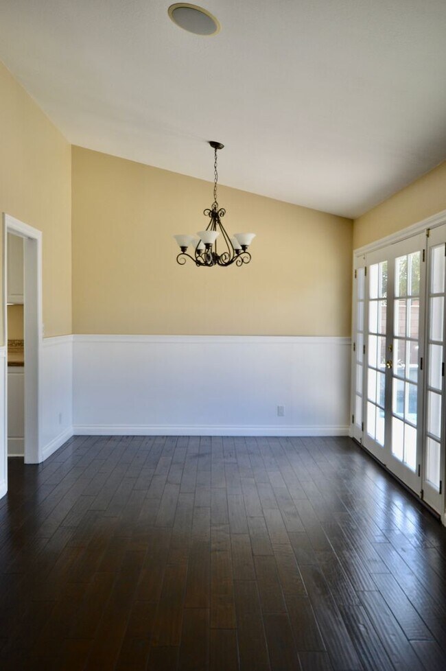 Building Photo - Beautiful 4 Bedroom Pool Home in Yorba Linda