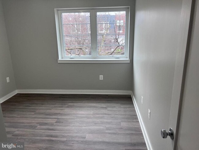 Building Photo - 622 Girard St NE