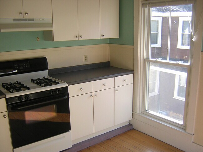 Kitchen - 207 Coyle St Apt 4