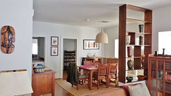 Foto del edificio - 1209 Milford St