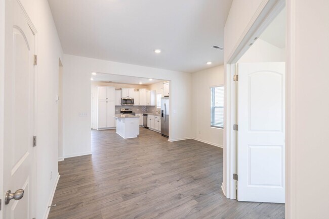 Building Photo - 4 Bedroom Home Piedmont School District - ...