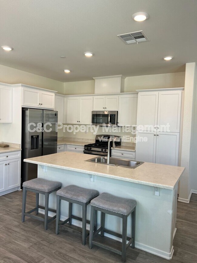 Building Photo - 17169 Gray Pine Pl