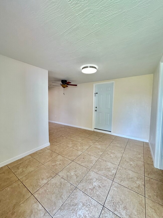 Building Photo - 4221 SW 36th St