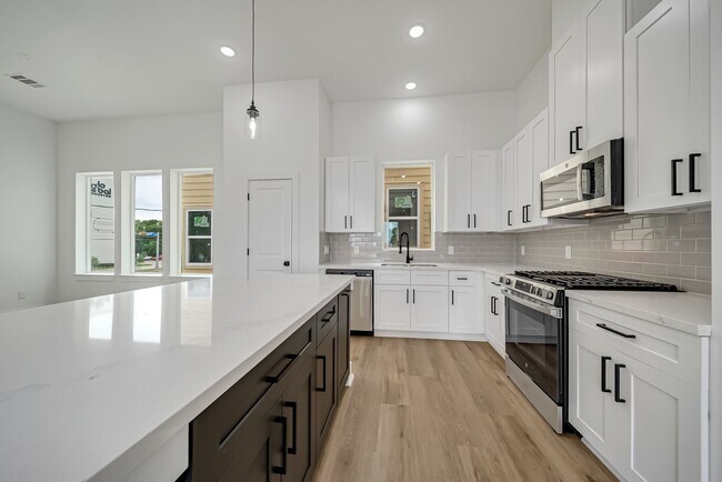 Building Photo - 3468 Bremond St