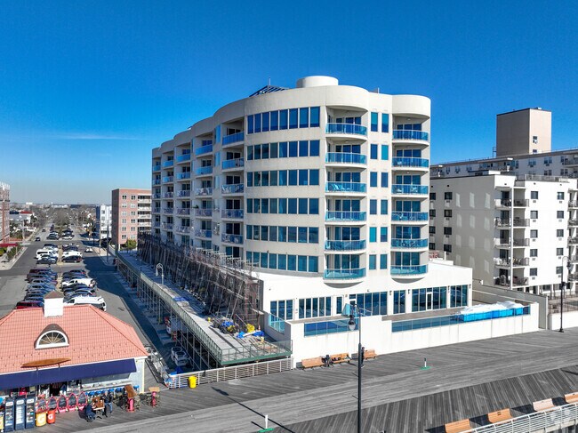 Foto del edificio - Aqua Luxury Oceanfront Condominiums
