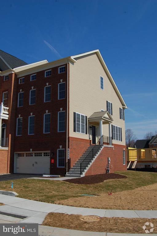 Building Photo - 8537 Pine Springs Dr