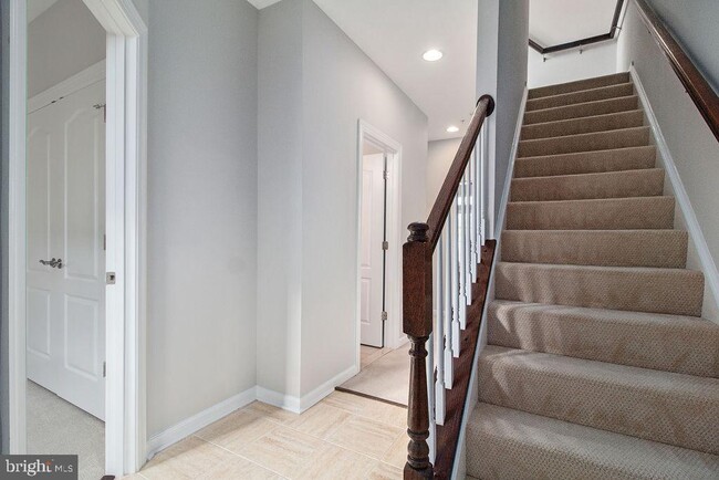 Building Photo - 8192 Falls Grove Dr