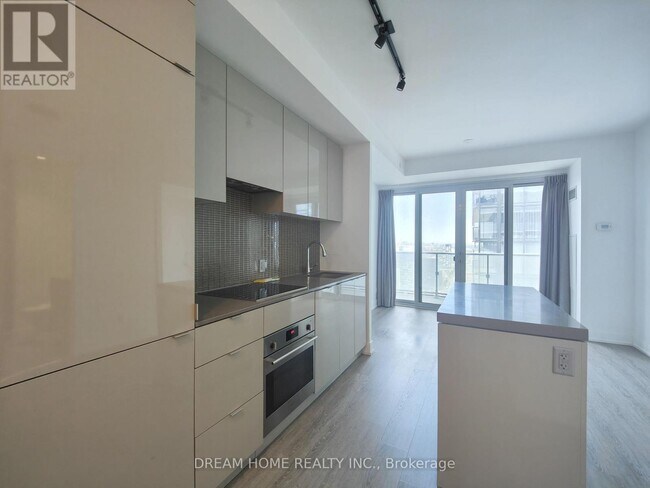Building Photo - 7 Grenville St