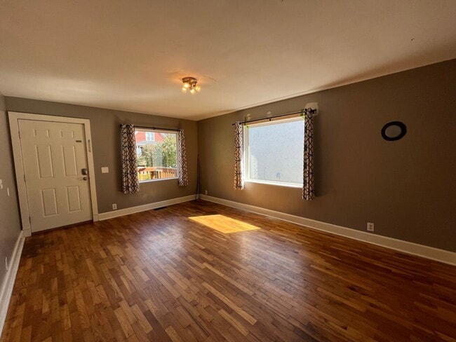 Foto del edificio - Beautifully Updated 6-Bedroom Home in York...
