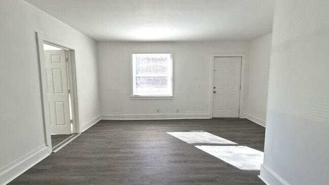 Building Photo - For Rent: Renovated Three Bedroom House in Sumter SC!