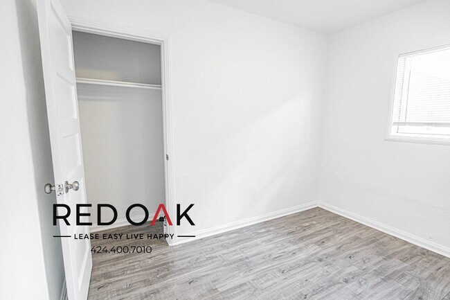 Building Photo - Charming, Vintage, Spacious Two Bedroom wi...