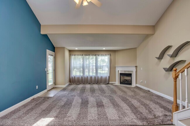 Building Photo - Beautiful Prairie Fields Townhouse — 3 Bed / 2.5 Bath + Loft