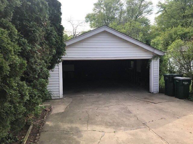 Building Photo - 229 Thelin Ct