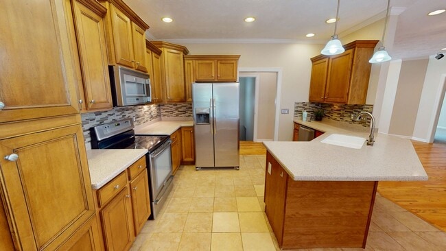 Building Photo - Beautiful 4 Bedroom with finished basement...
