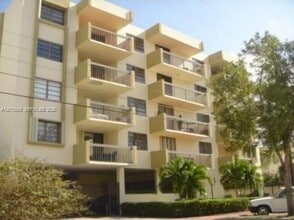 Building Photo - 6937 Bay Dr