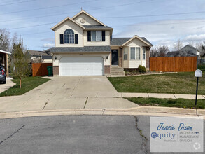 Building Photo - 2014 Jenny Ln.