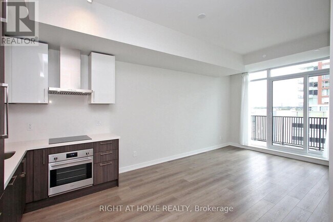 Building Photo - 38 Simcoe Promenade