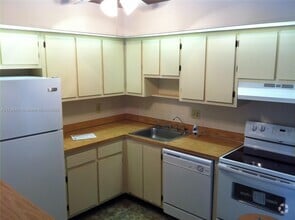 Building Photo - 9704 S Belfort Cir