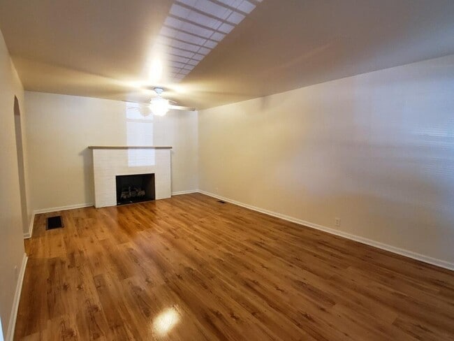 Building Photo - 358 College Ave