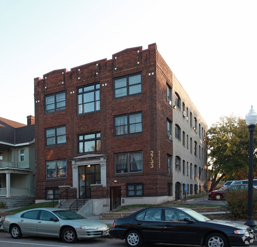 Foto principal - 2733 Portland Ave S