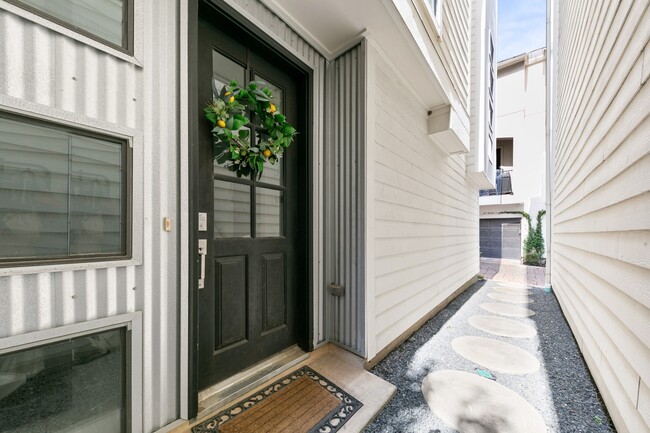 Building Photo - 1807 Dart St