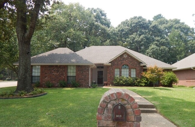 Building Photo - 5619 Oleander Dr
