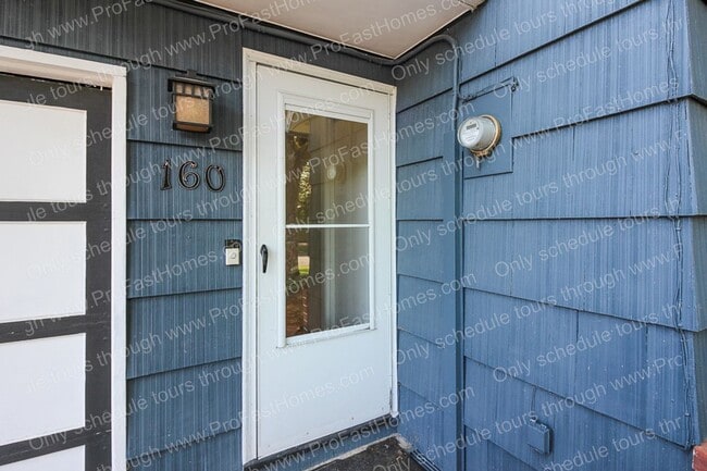 Foto del edificio - 160 SW Towle Ave