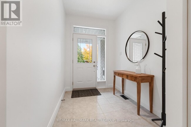 Building Photo - 1589 Henri Lauzon St