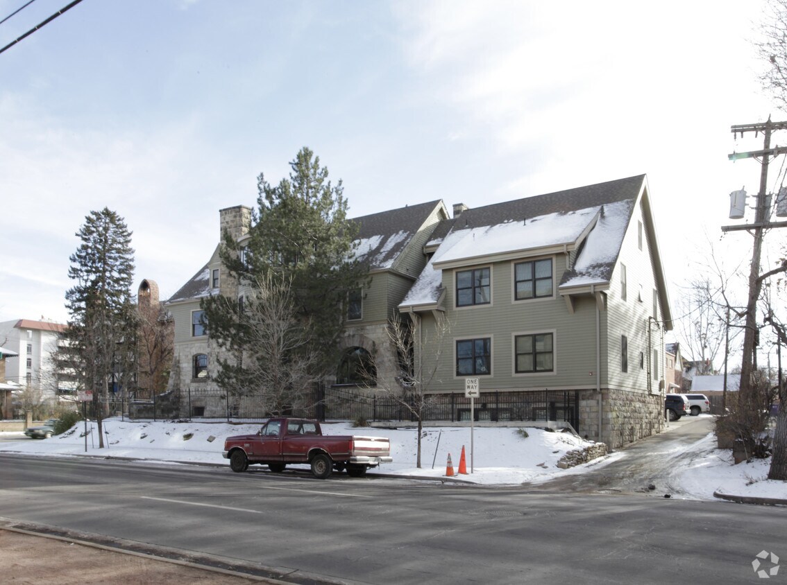 Foto del edificio - Dave's Place
