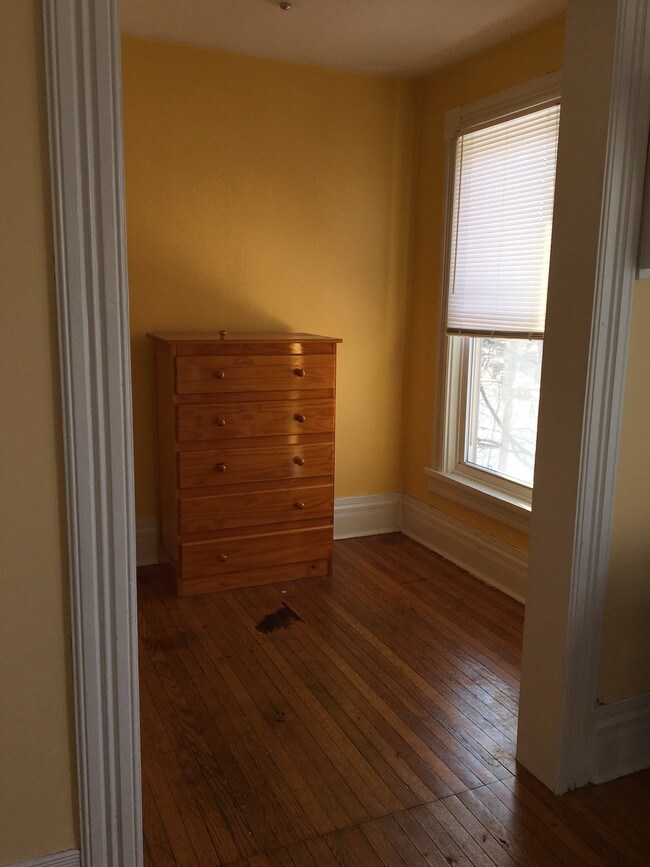Building Photo - 403 S Cayuga St