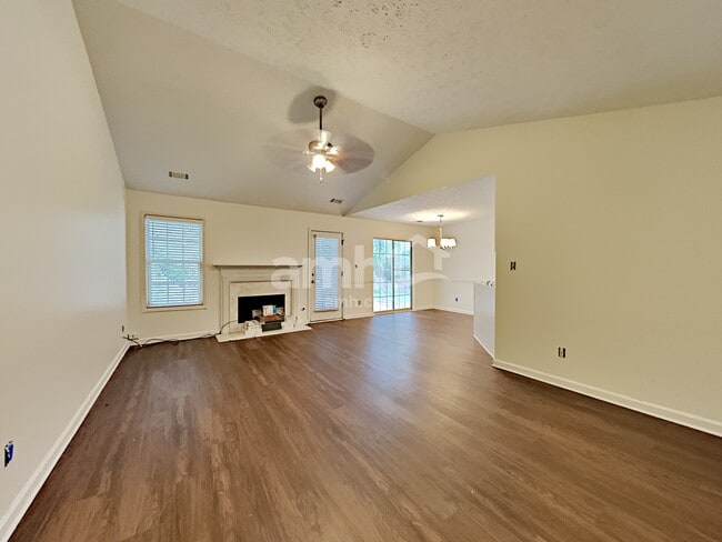 Foto del edificio - 6465 Chestnut Bend Dr